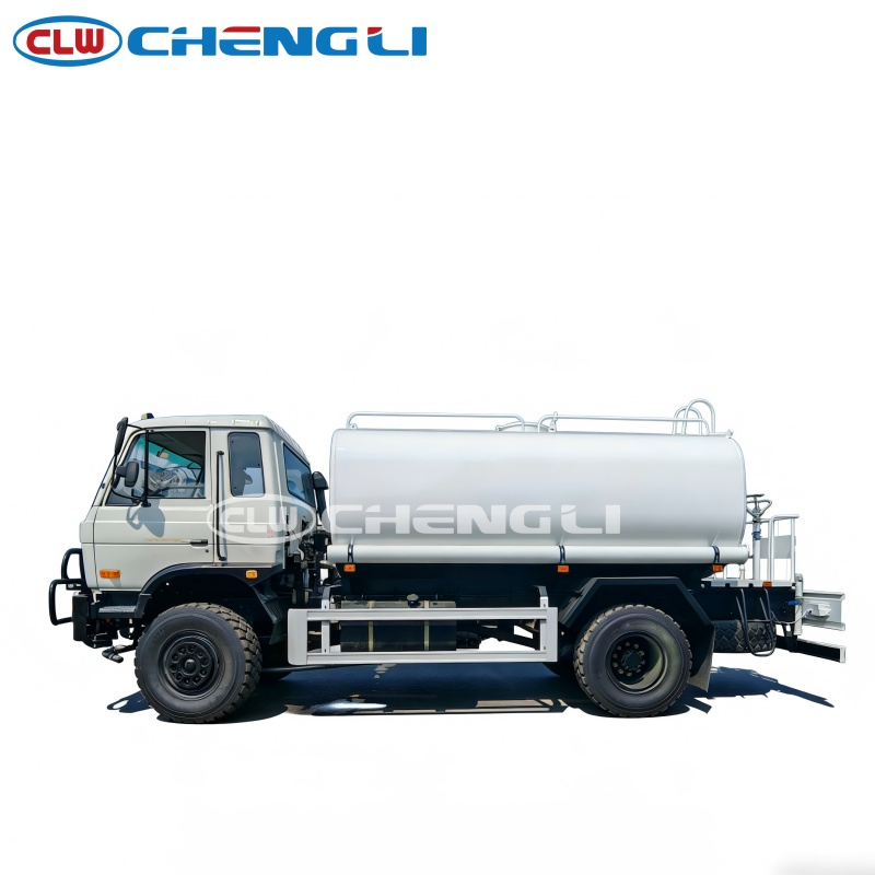 Camion-citerne d’eau 4×4 – 8 000 L
