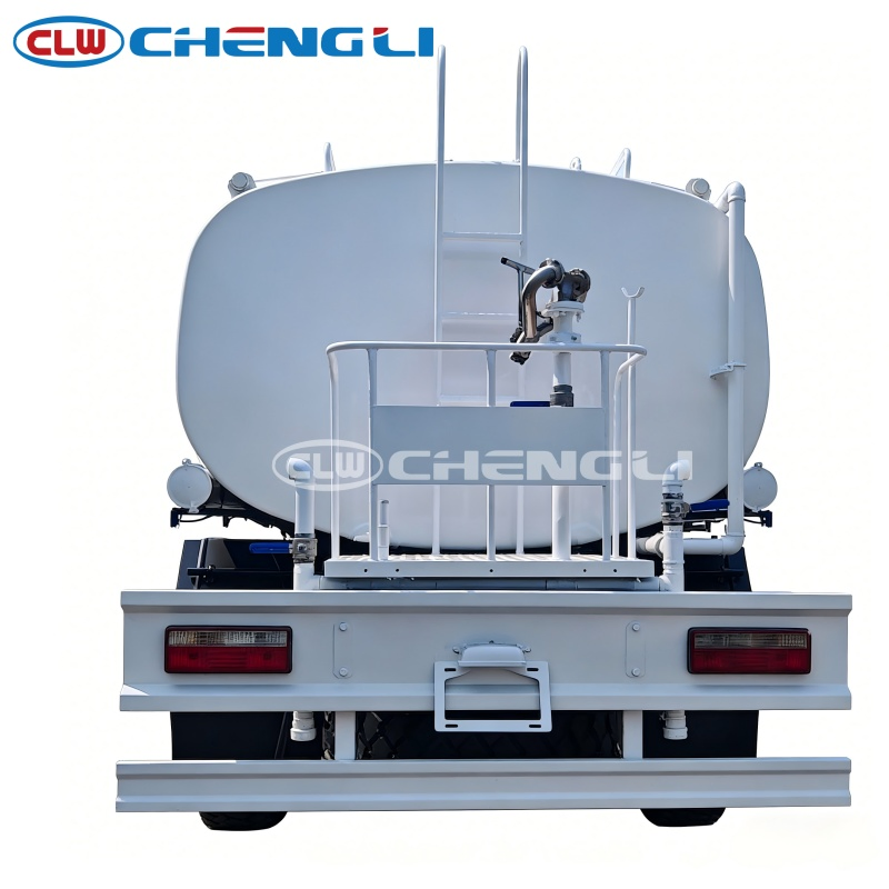 Camion-citerne d’eau 4×4 – 8 000 L