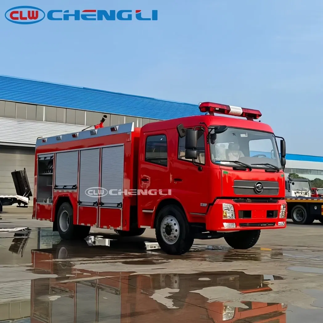 Camion incendie à double cabine 4×2 – eau 7 000 L + mousse 1 000 L